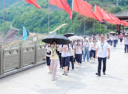 【主题活动】上海市青少年活动中心“行知中国美”2025 少年宫研学三峡游轮营