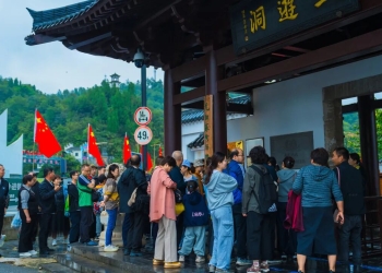 购一张宜昌旅游年卡,带你从历史的回响中,走进山河的现场!《得闲谨制》同款宜昌,等你来打卡
