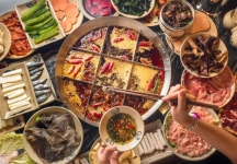 【春节丨重庆&成都五日游】初三-初七『成都宽窄巷-大熊猫基地-重庆解放碑-洪崖洞-磁器口-轻轨穿楼-恩施女儿城-恩阳古镇』新春特价:998元