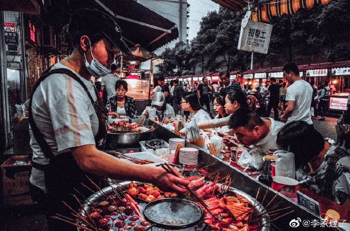 饭点到了!来宜昌这6条美食街逛吃逛吃逛吃w48.jpg