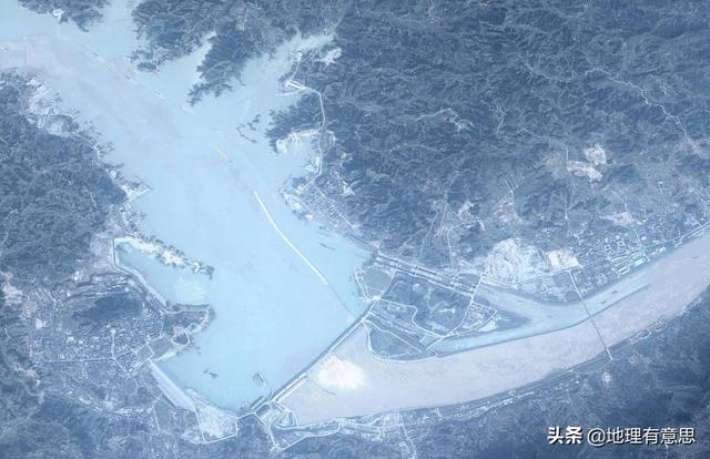 三峡大坝防洪效果特别好，为什么不在长江中下游再建一座？w1.jpg