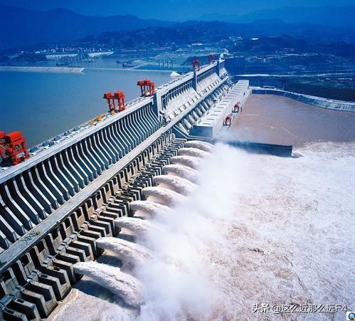 三峡大坝如果把水放光需要多长时间？w1.jpg