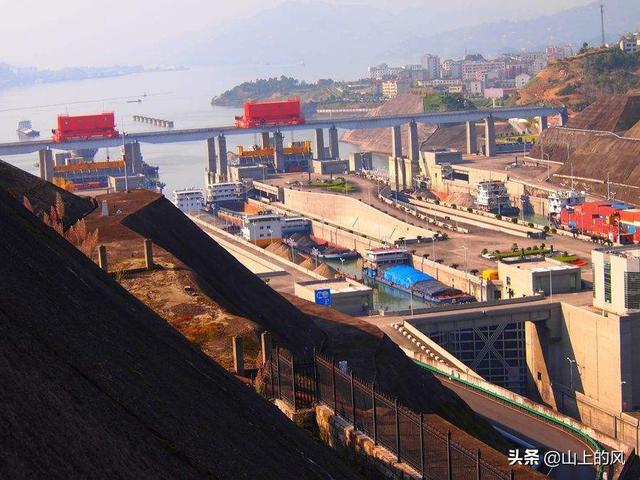 三峡大坝当初建造时花了2500亿，14年了成本收回来了吗？w2.jpg