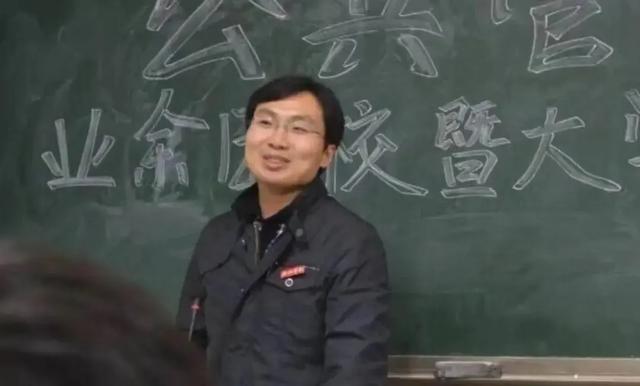 还记得学校号召每个人学习洪战辉吗？洪战辉现在怎样了？w16.jpg