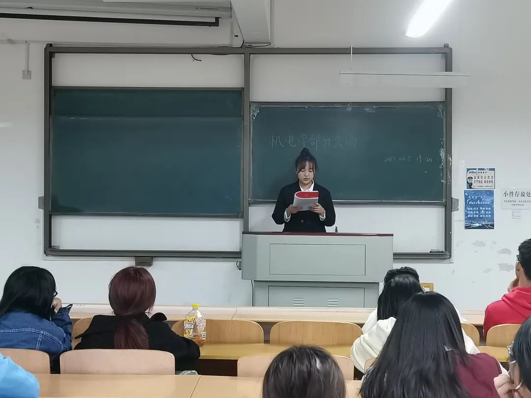 三峡大学科技学院两代会顺利召开!w28.jpg