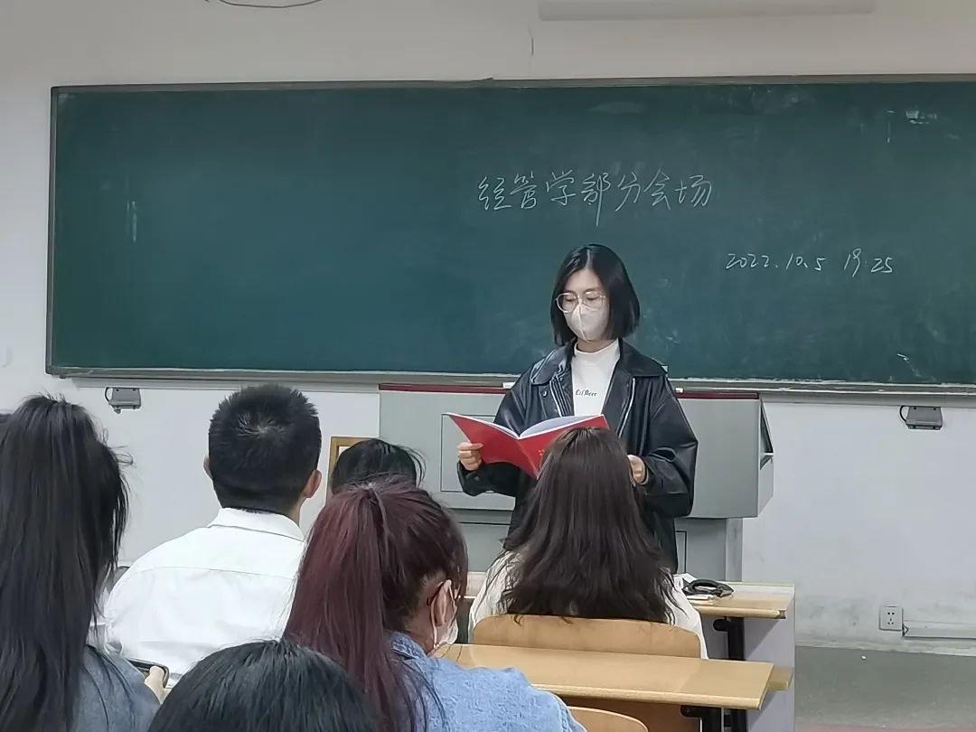 三峡大学科技学院两代会顺利召开!w29.jpg