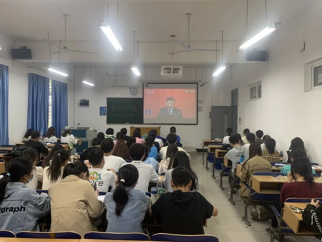 振奋!热议!三峡大学学生会与全校大学师生共同收看学习二十大w18.jpg