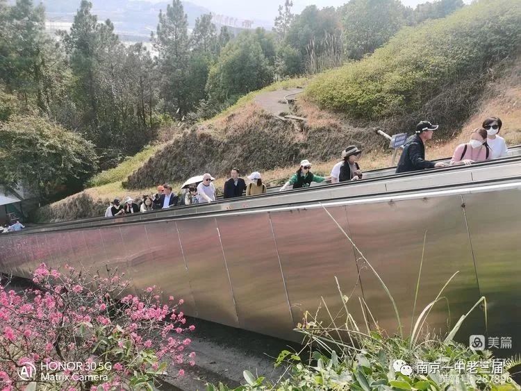 戴巧玲:乘坐三峡游轮  开启休闲之旅(2)w70.jpg