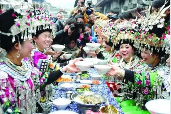 湖北全景精华游~长江三峡游船、三峡大坝、黄鹤楼、荆州古城、三峡大瀑布、神农架天生桥、恩施大峡谷云龙河地缝、梭布亚石林、女儿城七天w41.jpg