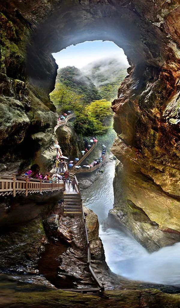 湖北全景精华游~长江三峡游船、三峡大坝、黄鹤楼、荆州古城、三峡大瀑布、神农架天生桥、恩施大峡谷云龙河地缝、梭布亚石林、女儿城七天w50.jpg