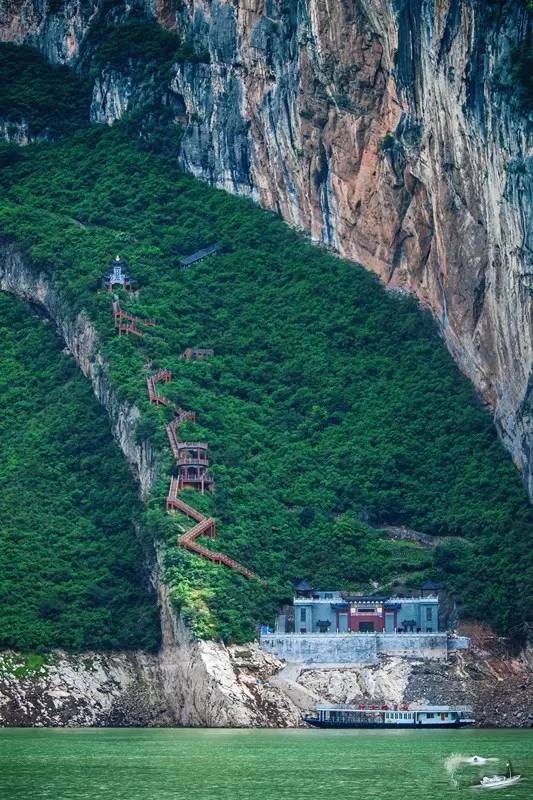 五一黄金游轮长江三峡胜景游~重庆洪崖洞、李子坝、丰都鬼城、瞿塘峡、巫峡、西陵峡、白帝城、小三峡、升船机、三峡大坝、武汉黄鹤楼五天w36.jpg