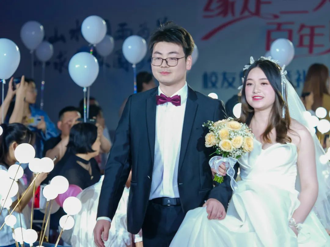 暖!三峡大学给自家学子办集体婚礼!w11.jpg