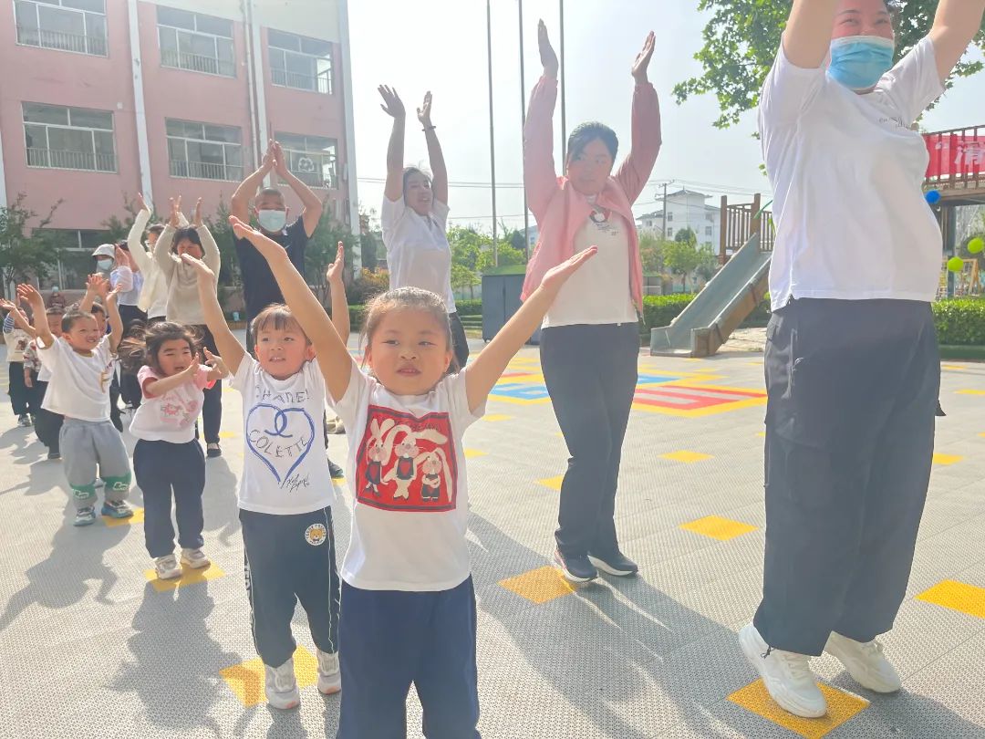 【全环境立德树人】“滑”出健康 “溜”出特色——牡丹中心幼儿园2025春季亲子运动会w46.jpg