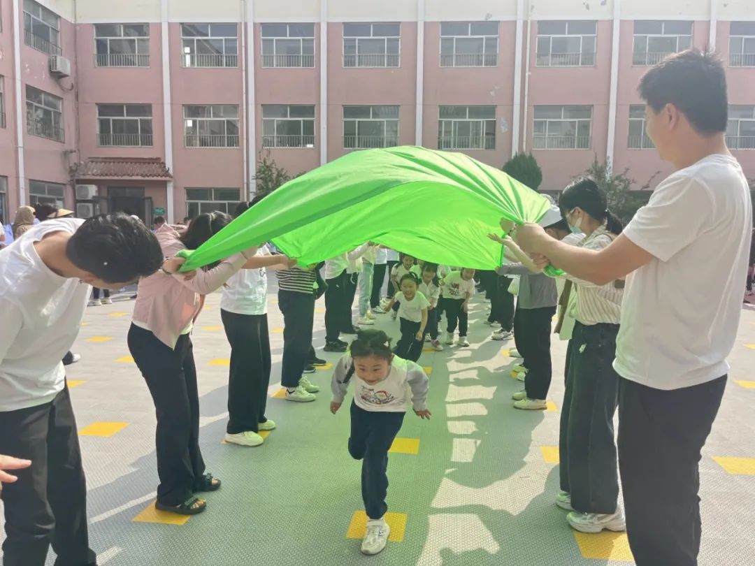 【全环境立德树人】“滑”出健康 “溜”出特色——牡丹中心幼儿园2025春季亲子运动会w58.jpg
