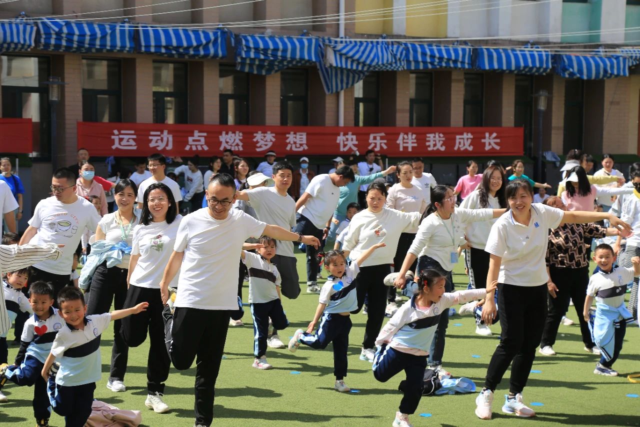 【全环境立德树人】“滑”出健康 “溜”出特色——牡丹中心幼儿园2025春季亲子运动会w59.jpg