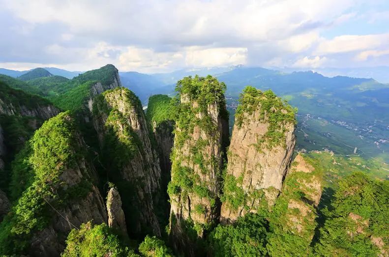 【暑假|恩施】(亲子)屏山峡→恩施大峡谷→曜天眼天坑→宣恩夜景→腾龙洞→清江古河床徒步→狮子关→土司城→探秘北纬30度恩施6日游w32.jpg