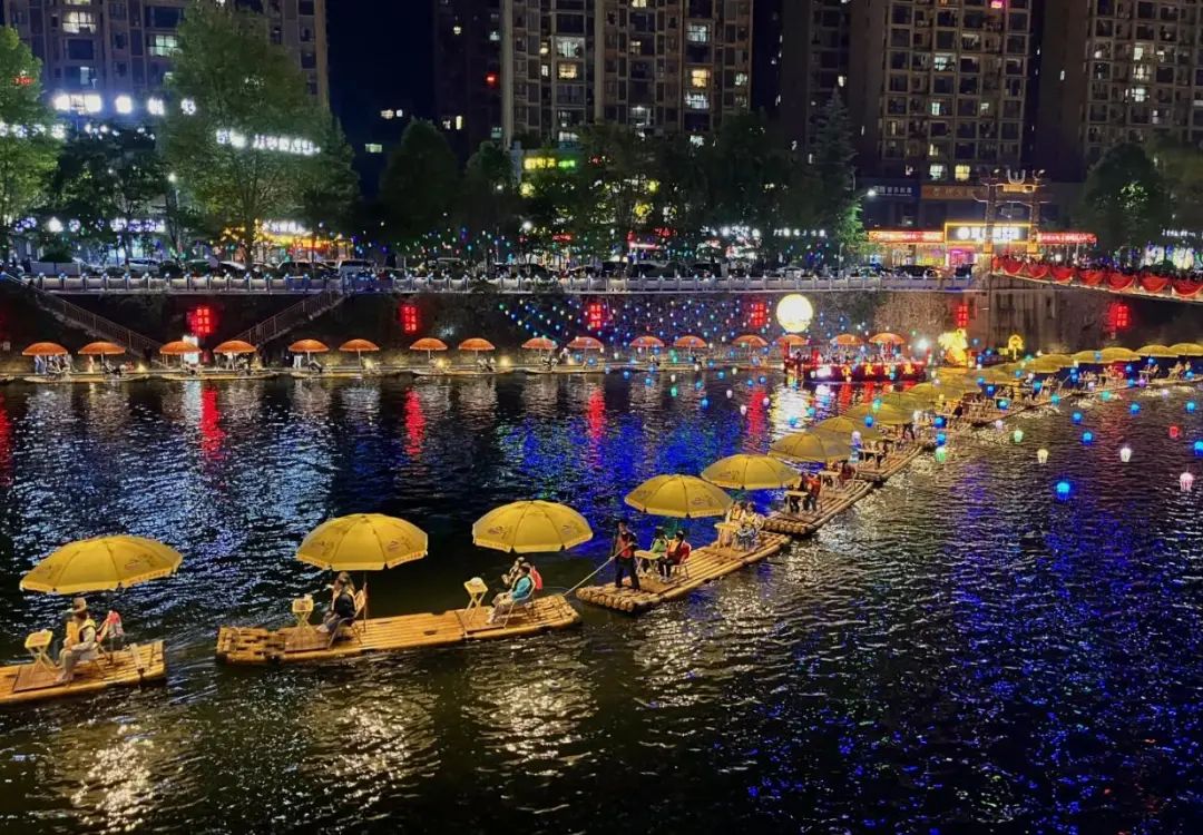 【暑假|恩施】(亲子)屏山峡→恩施大峡谷→曜天眼天坑→宣恩夜景→腾龙洞→清江古河床徒步→狮子关→土司城→探秘北纬30度恩施6日游w60.jpg