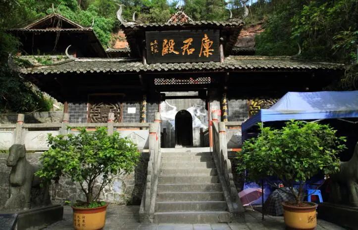 【暑假|恩施】(亲子)屏山峡→恩施大峡谷→曜天眼天坑→宣恩夜景→腾龙洞→清江古河床徒步→狮子关→土司城→探秘北纬30度恩施6日游w77.jpg
