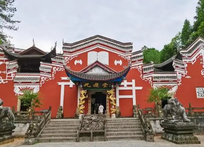 【暑假|恩施】(亲子)屏山峡→恩施大峡谷→曜天眼天坑→宣恩夜景→腾龙洞→清江古河床徒步→狮子关→土司城→探秘北纬30度恩施6日游w80.jpg
