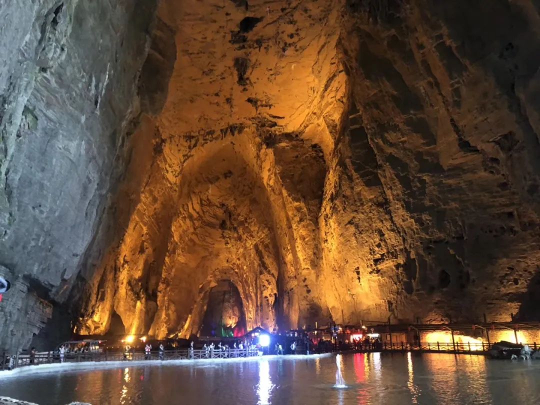 【暑假|恩施】(亲子)屏山峡→恩施大峡谷→曜天眼天坑→宣恩夜景→腾龙洞→清江古河床徒步→狮子关→土司城→探秘北纬30度恩施6日游w86.jpg