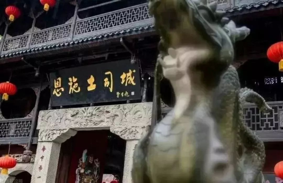 【暑假|恩施】(亲子)屏山峡→恩施大峡谷→曜天眼天坑→宣恩夜景→腾龙洞→清江古河床徒步→狮子关→土司城→探秘北纬30度恩施6日游w96.jpg