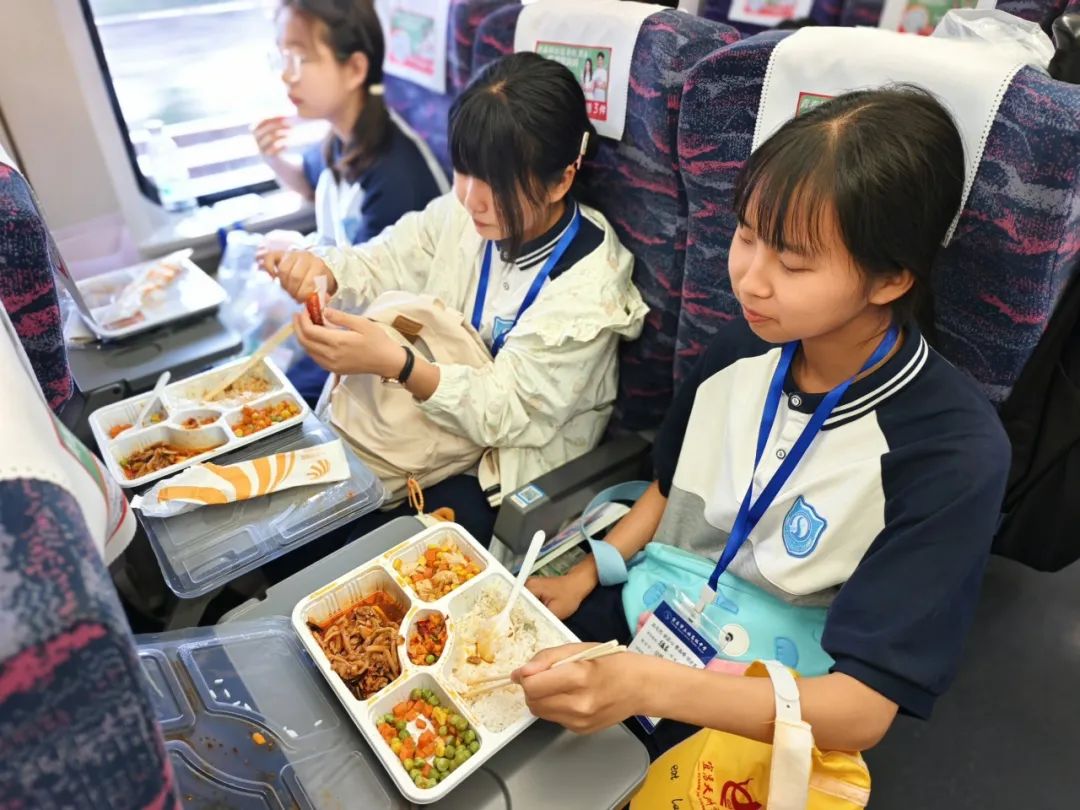 品文化、歆匠心、攀高峰、创世界——宜昌市三峡高级中学高一年级2025年春季研学旅行活动圆满结束!w34.jpg