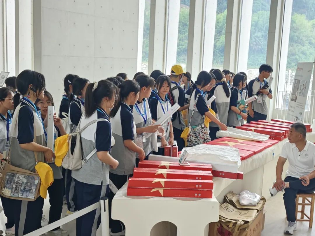 品文化、歆匠心、攀高峰、创世界——宜昌市三峡高级中学高一年级2025年春季研学旅行活动圆满结束!w41.jpg
