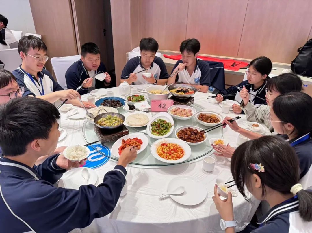 品文化、歆匠心、攀高峰、创世界——宜昌市三峡高级中学高一年级2025年春季研学旅行活动圆满结束!w66.jpg