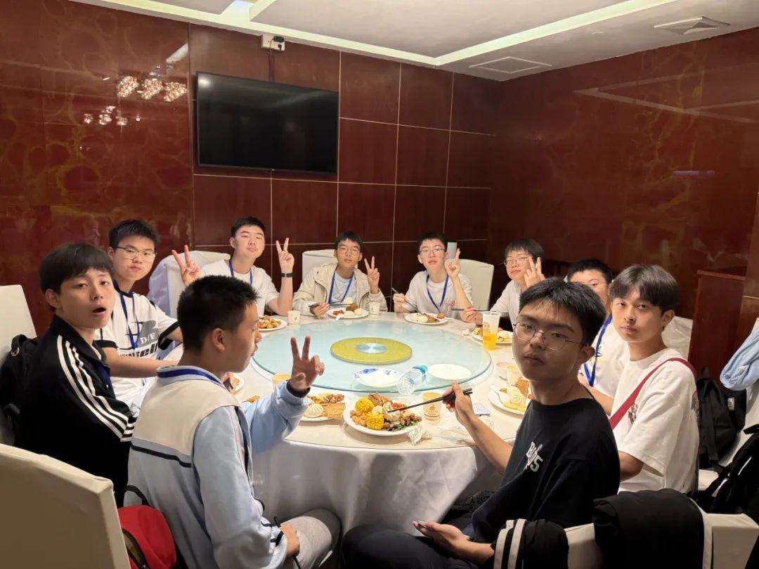 品文化、歆匠心、攀高峰、创世界——宜昌市三峡高级中学高一年级2025年春季研学旅行活动圆满结束!w114.jpg