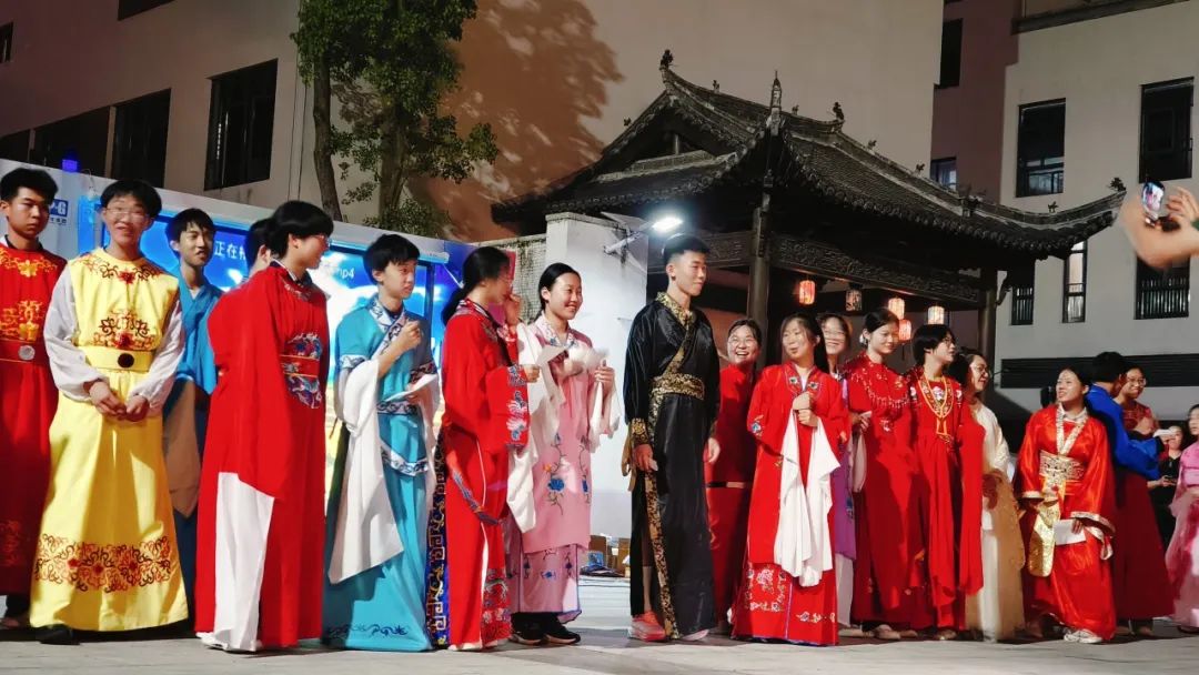 品文化、歆匠心、攀高峰、创世界——宜昌市三峡高级中学高一年级2025年春季研学旅行活动圆满结束!w141.jpg