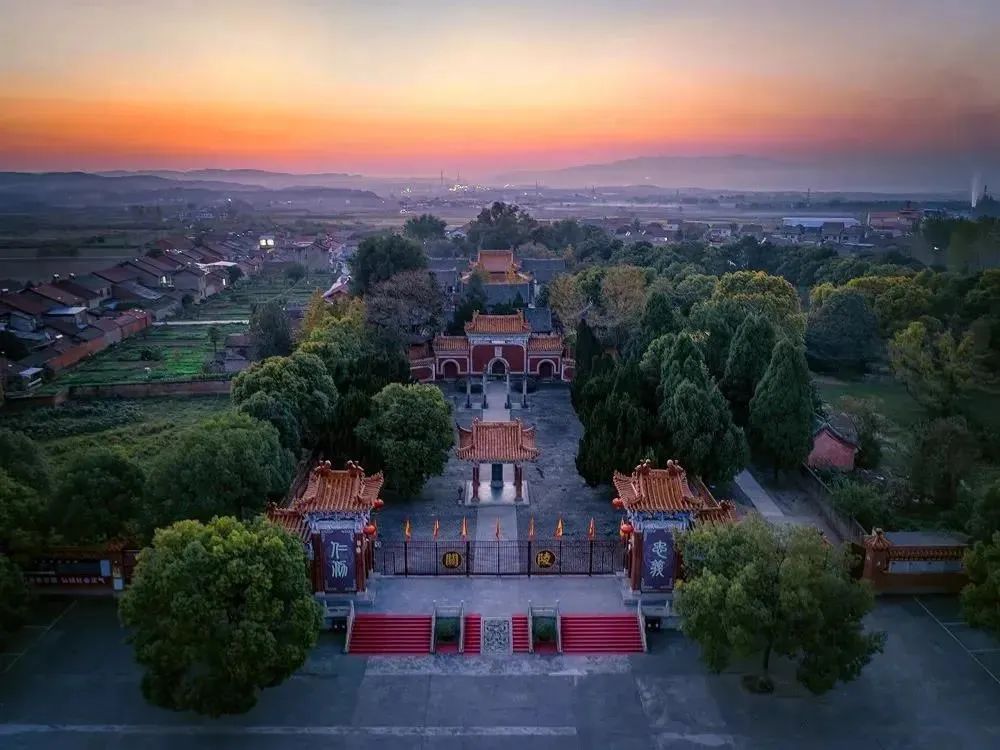 【收藏转发】宜昌各大景区咨询投诉电话汇总,宜昌周边旅游产品推荐,宜昌旅游攻略,宜昌三峡一日游、宜昌二日游、宜昌三日游预订咨询电话w35.jpg