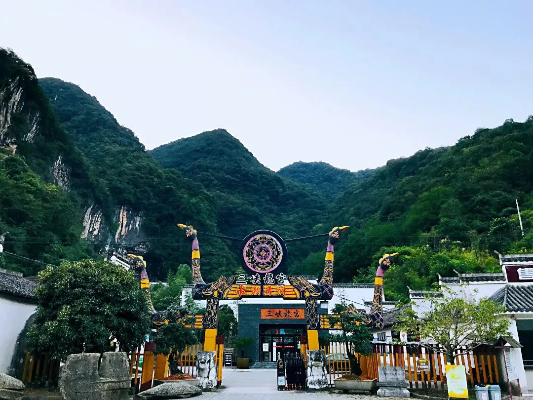 【收藏转发】宜昌各大景区咨询投诉电话汇总,宜昌周边旅游产品推荐,宜昌旅游攻略,宜昌三峡一日游、宜昌二日游、宜昌三日游预订咨询电话w33.jpg