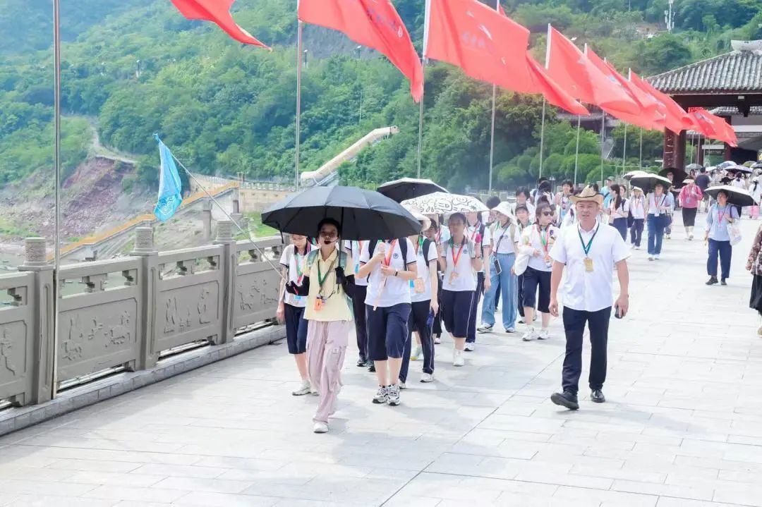 行知中国美| 上海青旅圆满完成2025少年宫研学三峡游轮营活动运营保障服务w33.jpg