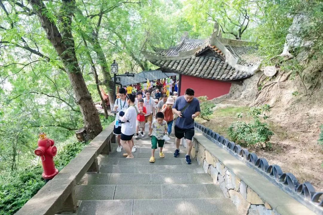 行知中国美| 上海青旅圆满完成2025少年宫研学三峡游轮营活动运营保障服务w37.jpg