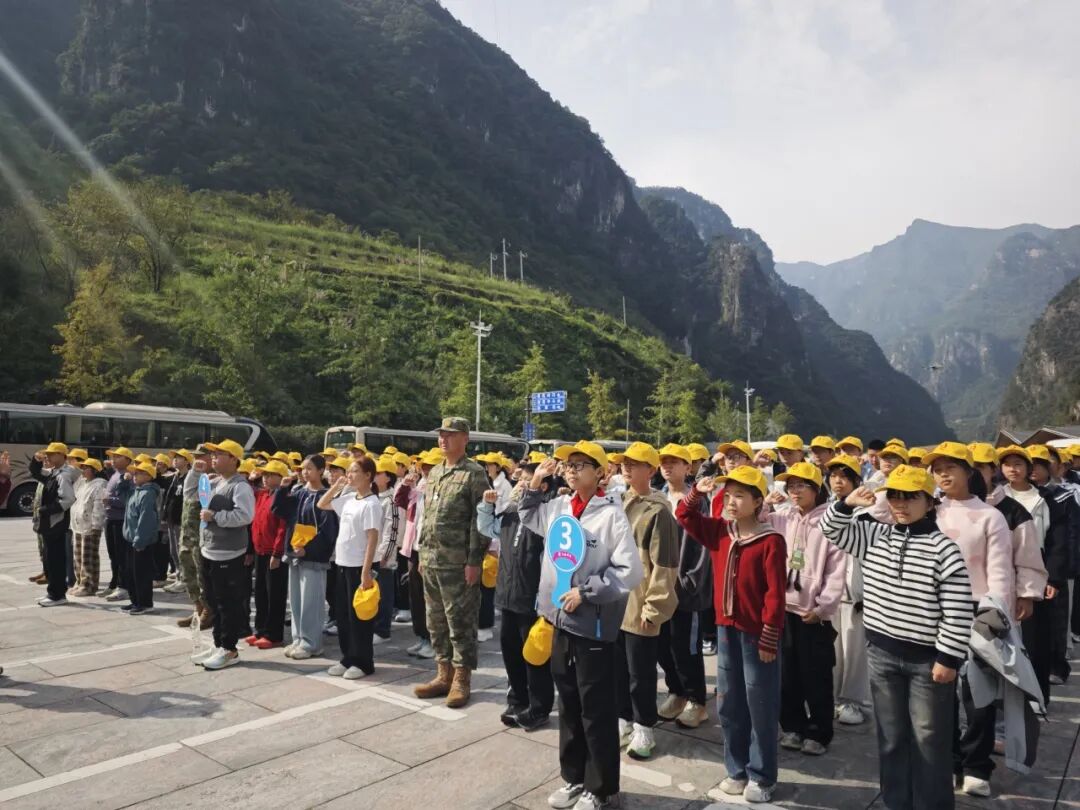 夷陵区乐天溪初级中学七年级2025年秋季研学旅行活动圆满结束!w51.jpg