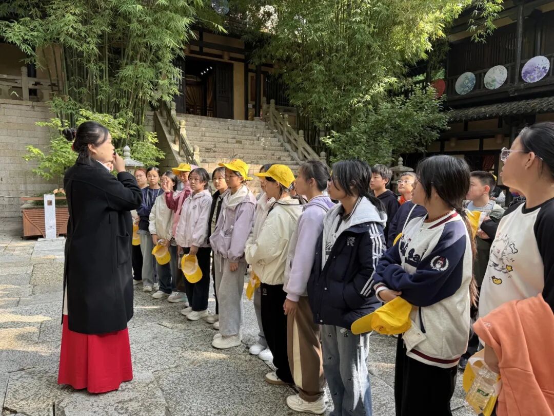 夷陵区乐天溪初级中学七年级2025年秋季研学旅行活动圆满结束!w151.jpg
