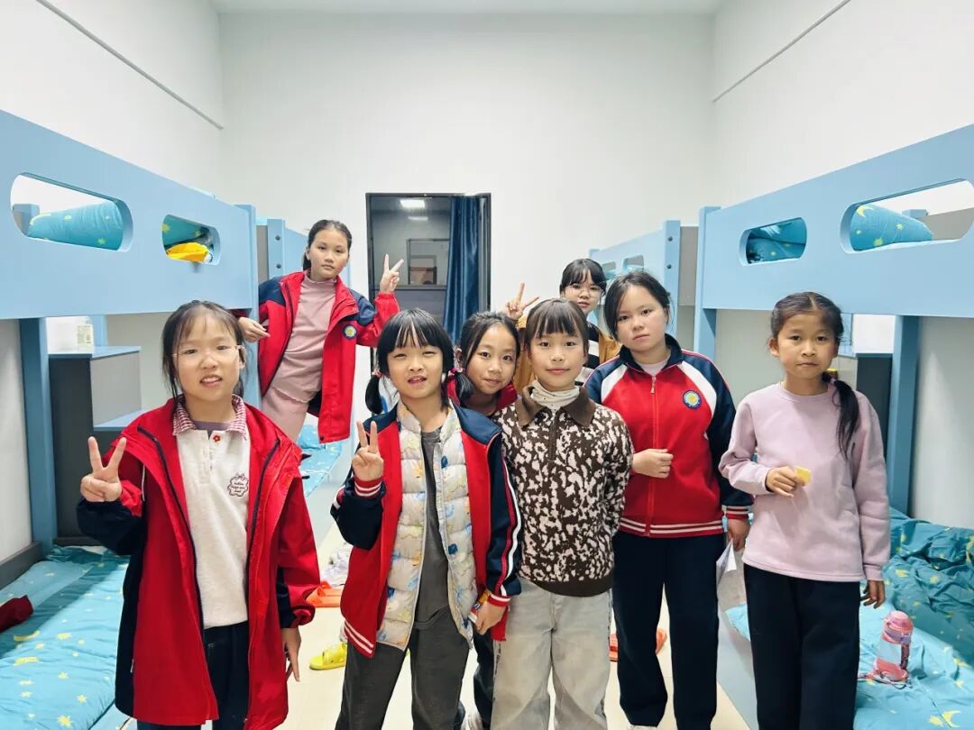 夷陵区冯家湾小学黄柏河校区四五六年级2025年秋季研学旅行活动圆满结束!w169.jpg