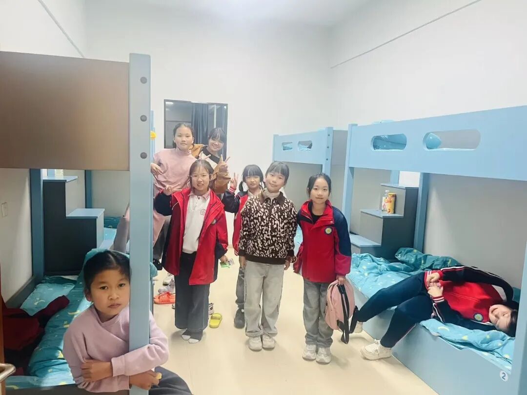 夷陵区冯家湾小学黄柏河校区四五六年级2025年秋季研学旅行活动圆满结束!w174.jpg