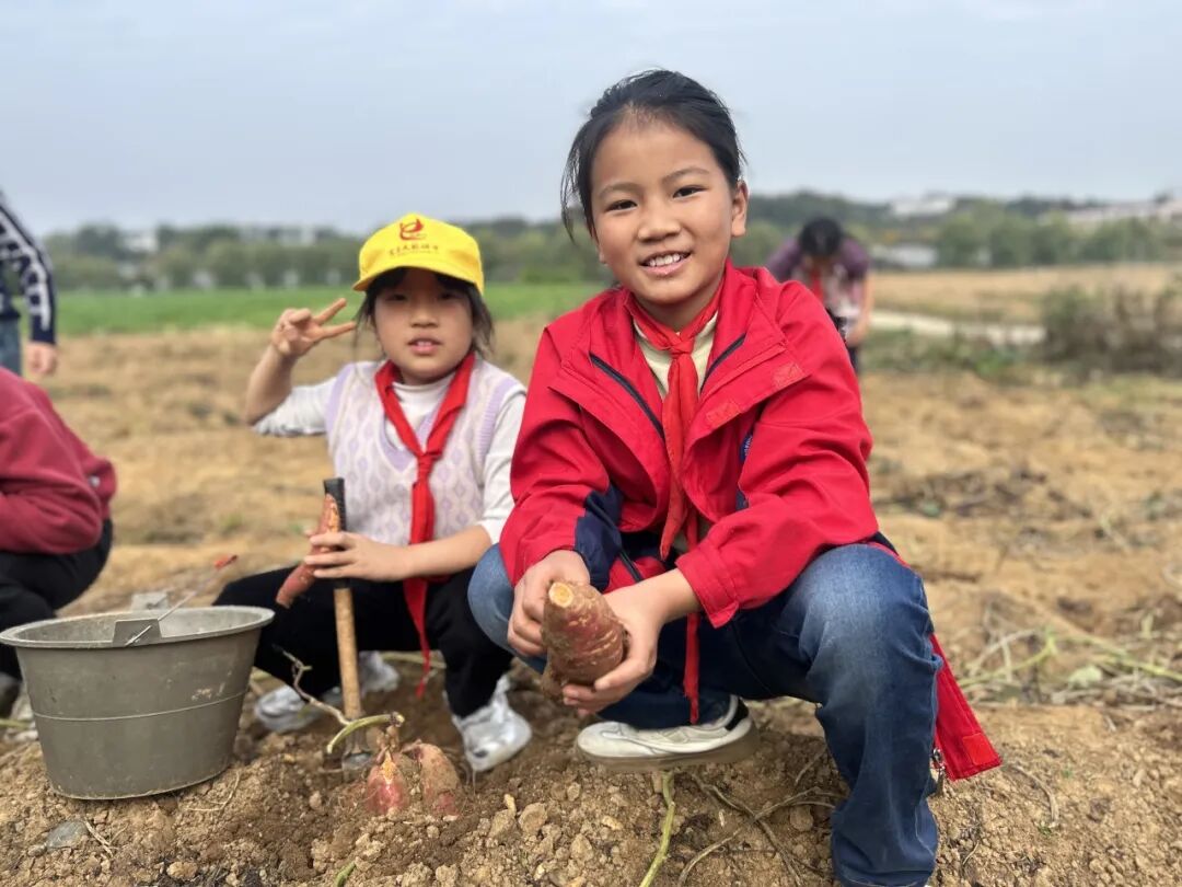 夷陵区冯家湾小学黄柏河校区四五六年级2025年秋季研学旅行活动圆满结束!w224.jpg