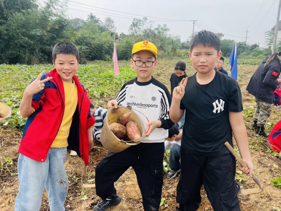 夷陵区冯家湾小学黄柏河校区四五六年级2025年秋季研学旅行活动圆满结束!w231.jpg