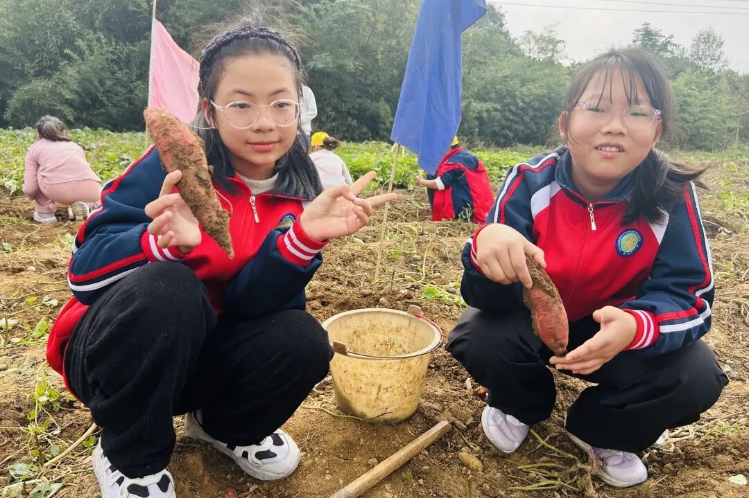 夷陵区冯家湾小学黄柏河校区四五六年级2025年秋季研学旅行活动圆满结束!w234.jpg