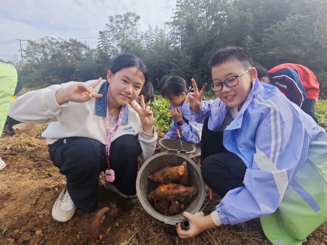 夷陵区冯家湾小学黄柏河校区四五六年级2025年秋季研学旅行活动圆满结束!w232.jpg