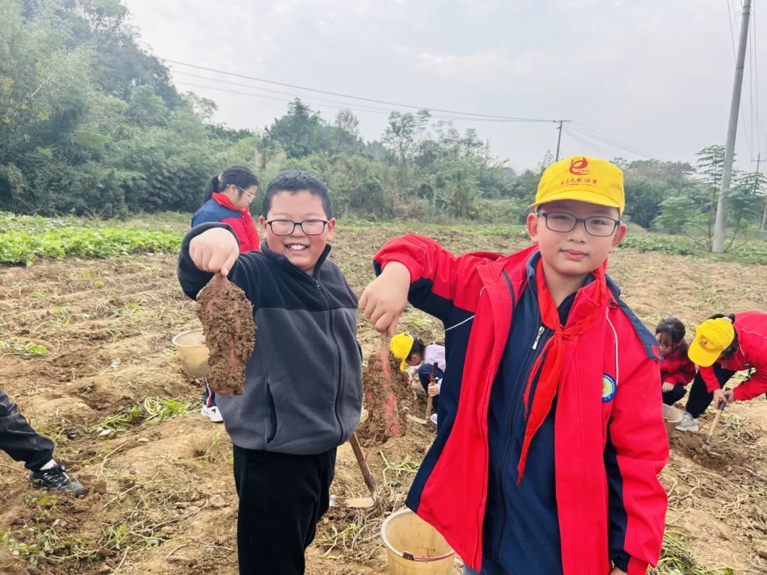 夷陵区冯家湾小学黄柏河校区四五六年级2025年秋季研学旅行活动圆满结束!w238.jpg