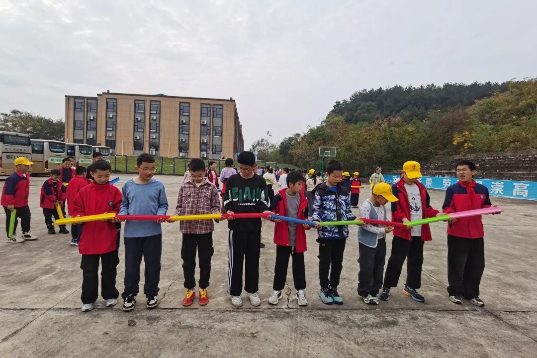 夷陵区冯家湾小学黄柏河校区四五六年级2025年秋季研学旅行活动圆满结束!w258.jpg