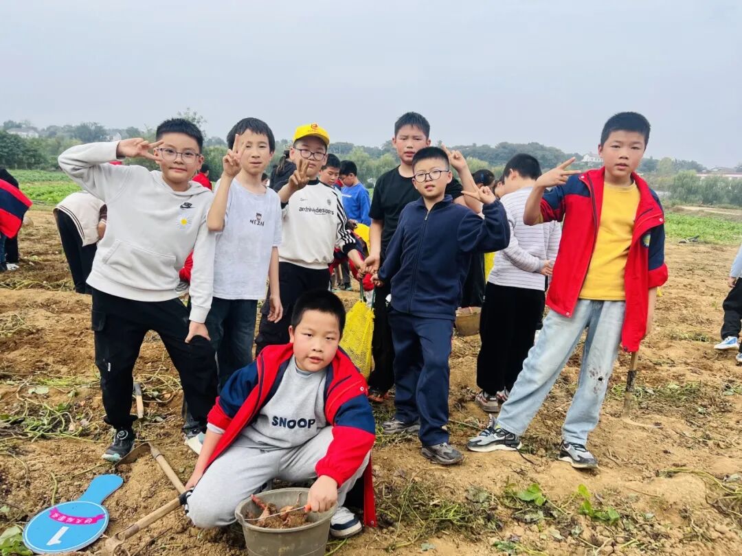 夷陵区冯家湾小学黄柏河校区四五六年级2025年秋季研学旅行活动圆满结束!w251.jpg