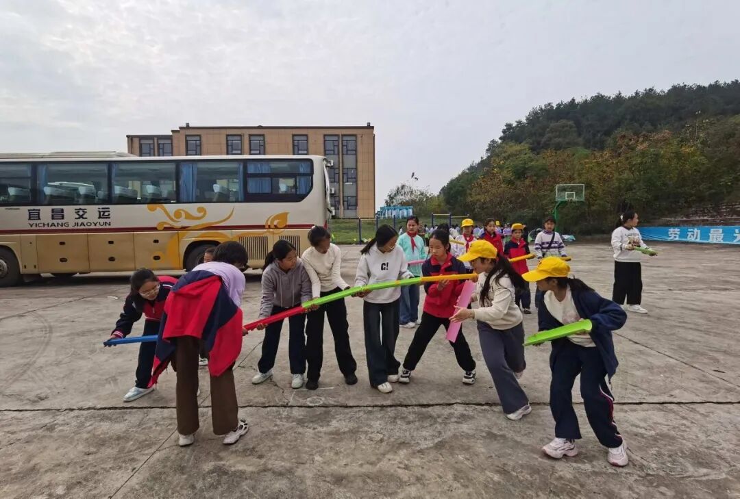 夷陵区冯家湾小学黄柏河校区四五六年级2025年秋季研学旅行活动圆满结束!w260.jpg