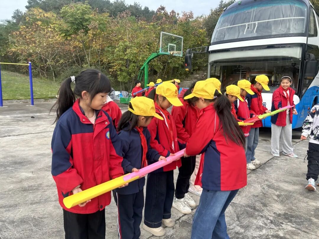 夷陵区冯家湾小学黄柏河校区四五六年级2025年秋季研学旅行活动圆满结束!w264.jpg