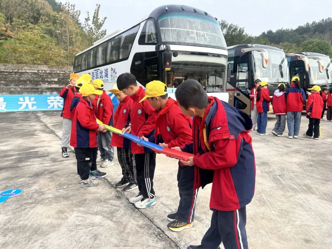 夷陵区冯家湾小学黄柏河校区四五六年级2025年秋季研学旅行活动圆满结束!w266.jpg