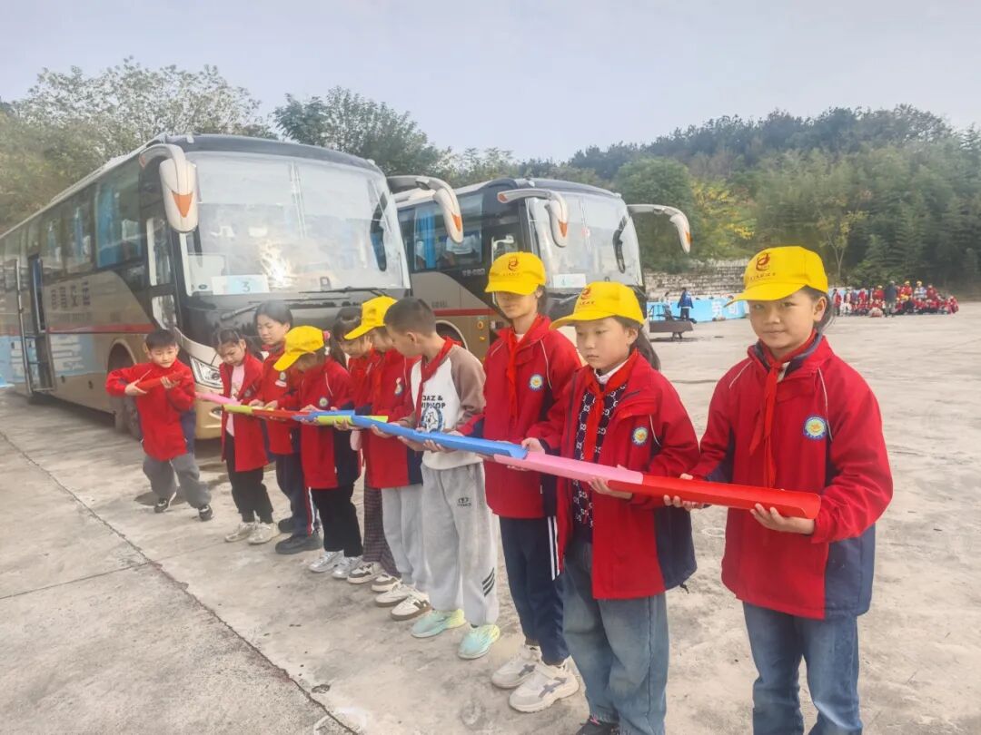 夷陵区冯家湾小学黄柏河校区四五六年级2025年秋季研学旅行活动圆满结束!w267.jpg