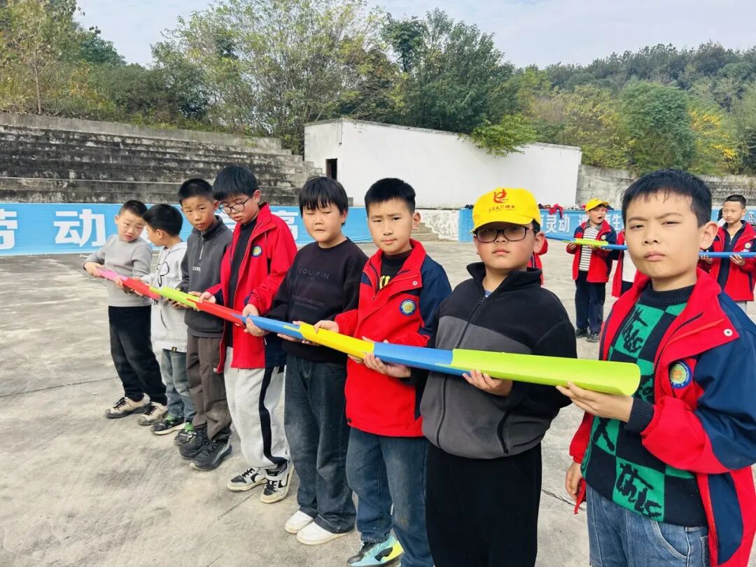 夷陵区冯家湾小学黄柏河校区四五六年级2025年秋季研学旅行活动圆满结束!w274.jpg
